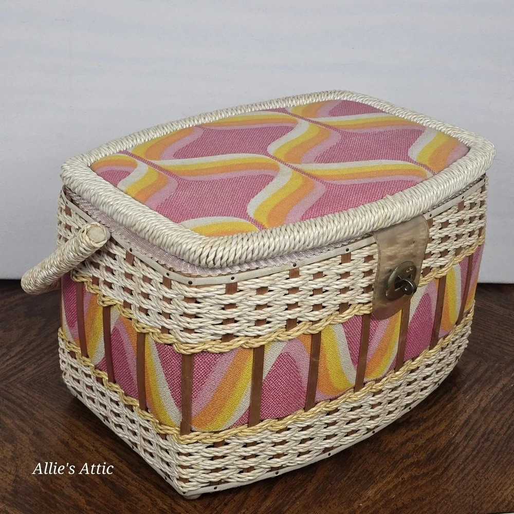 Vintage 70s Sewing Basket Pink‎ Yellow White Mod Notions Box Handle Japan 12